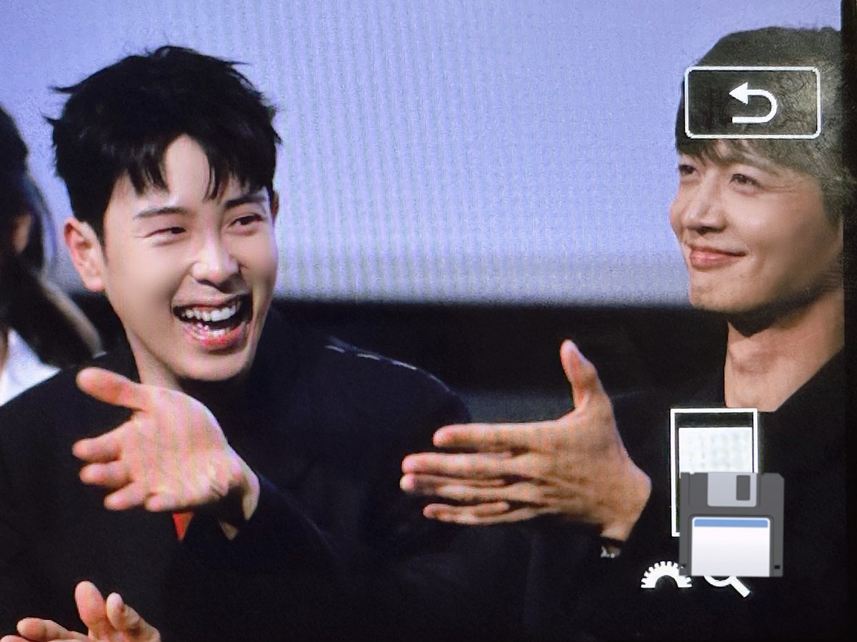 tiny__po's tweet image. 231027 무대 인사

해병대 선배님? ㅋㅋㅋ

#표지훈 #피오