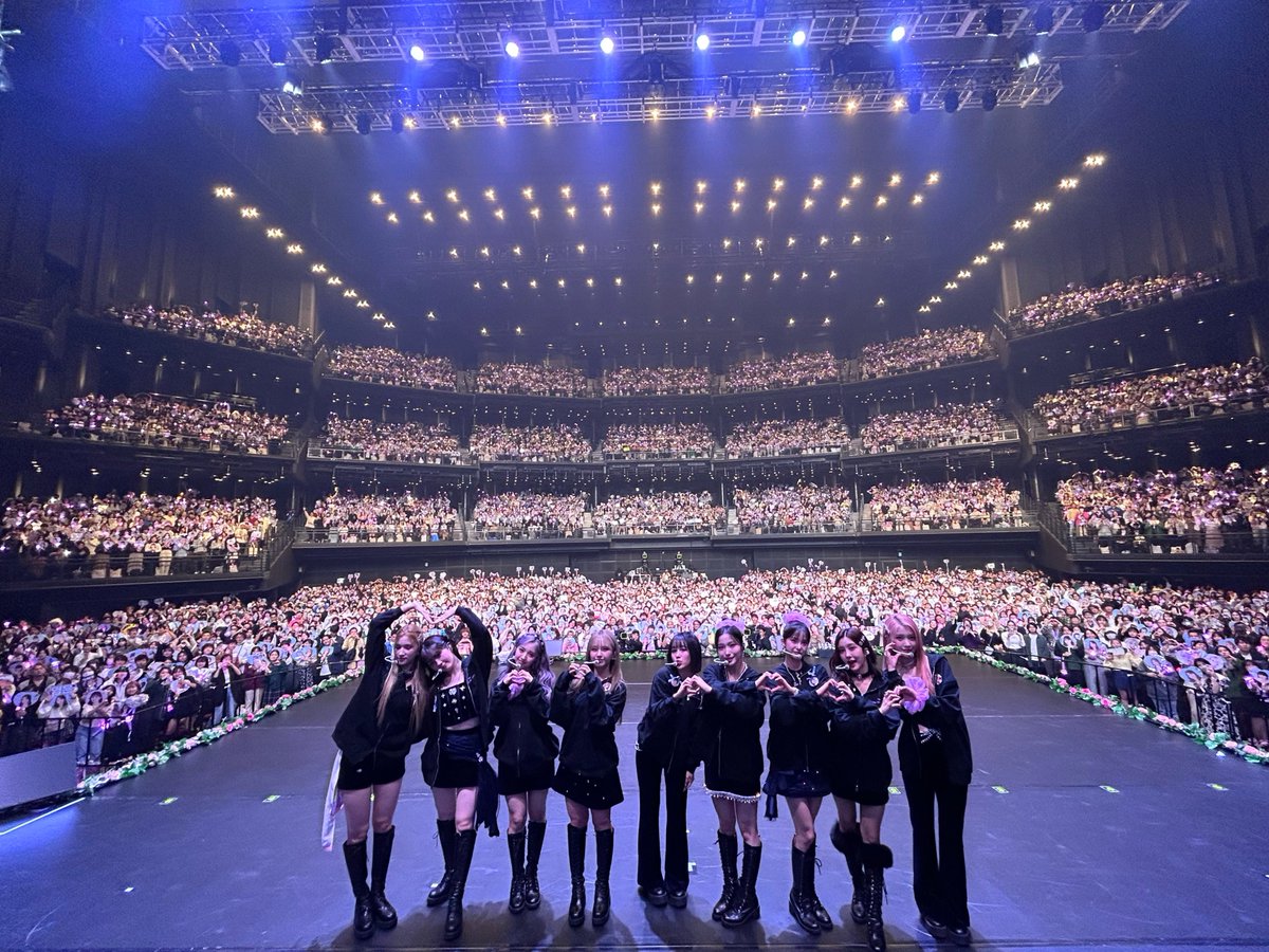kep1er_jp's tweet photo. Kep1er JAPAN FAN MEETING
“𝑭𝒂𝒊𝒓𝒚 𝑭𝒂𝒏𝒕𝒂𝒔𝒊𝒂” 💜🩷

LIGHTSTICKがキラキラ輝いて眩しすぎた初日☝️✨ 

そして！11/22(水)発売のKep1er Japan 3rd Single <𝑭𝑳𝒀-𝑯𝑰𝑮𝑯>より「Grand Prix」をサプライズで初披露🏎️💨

#GrandPrix をつけてぜひ感想も投稿してくださいね😉💞

#Kep1er #케플러 #ケプラー
#Kep1er_JAPAN_FANMEETING 
#FairyFantasia