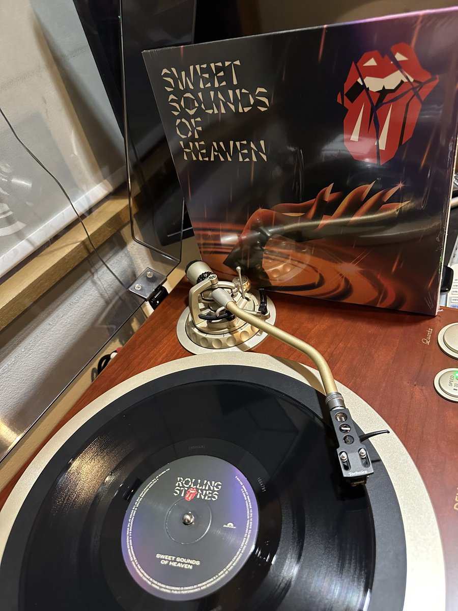 cocotaiso's tweet photo. では早速10インチから🎵😊
のけぞるほどの音の良さ!
#TheRollingStones
#HackneyDiamonds
#SweetSoundsOfHeaven
#LadyGaga
#vinyl
#10inch https://t.co/yDrBblJOMY