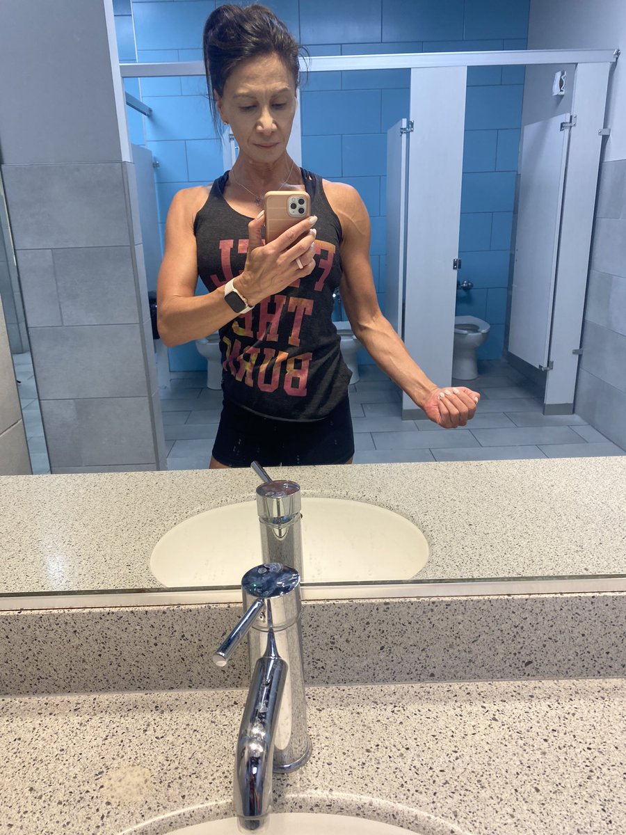 rockinfitmama's tweet photo. some upper body training! Building into the 2024 competition season 💪🏻. #npcmasters #thisis53 #fitmom https://t.co/xq67Qjbxqa