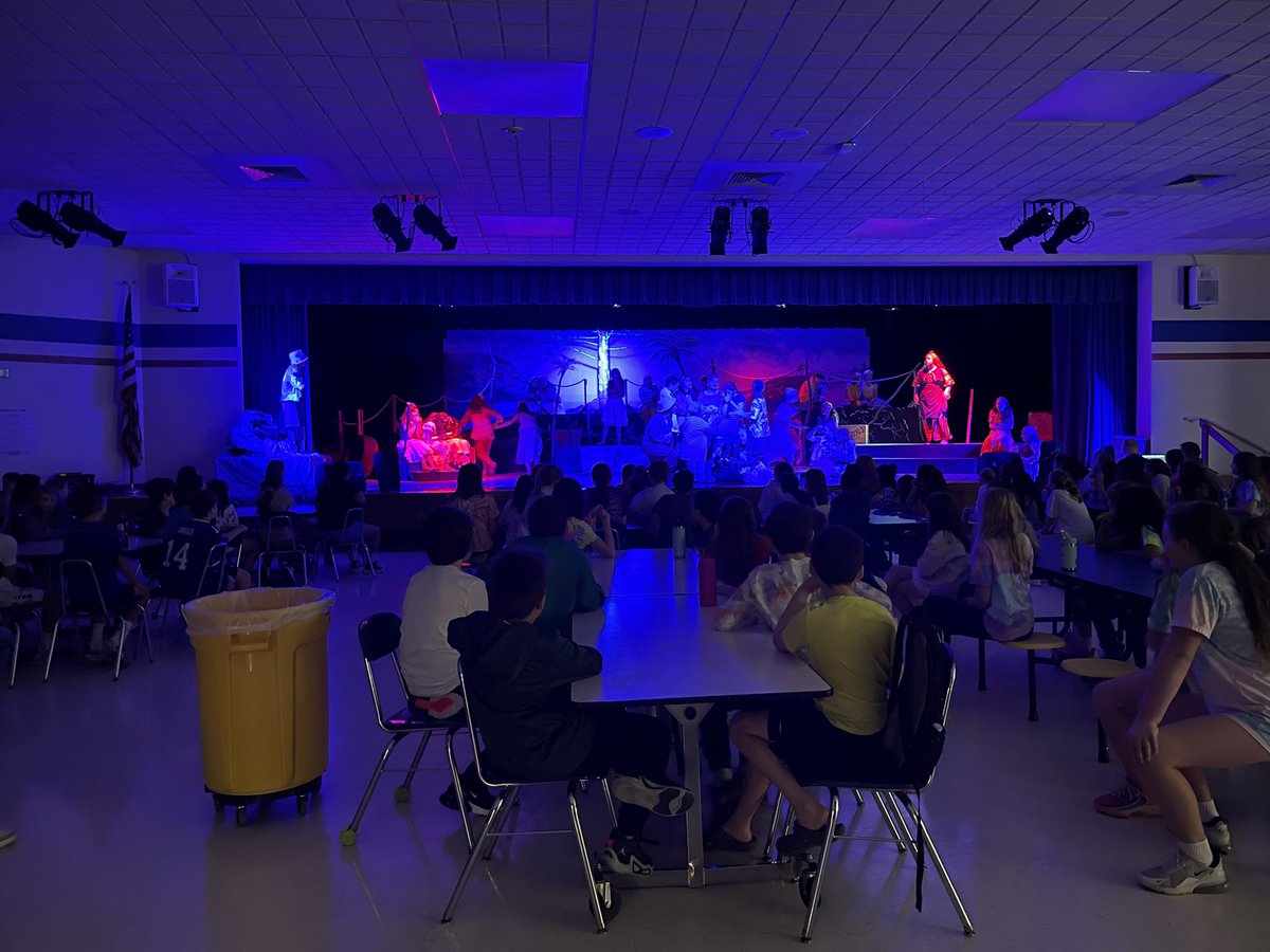 WGMSMusic's tweet photo. The cast and crew of “Rudolph” from WGIS checking out the cast and crew of “Once on this Island” at CMS! Thanks for having us! #musical #drama #shows https://t.co/nM0Wx0NqZ2