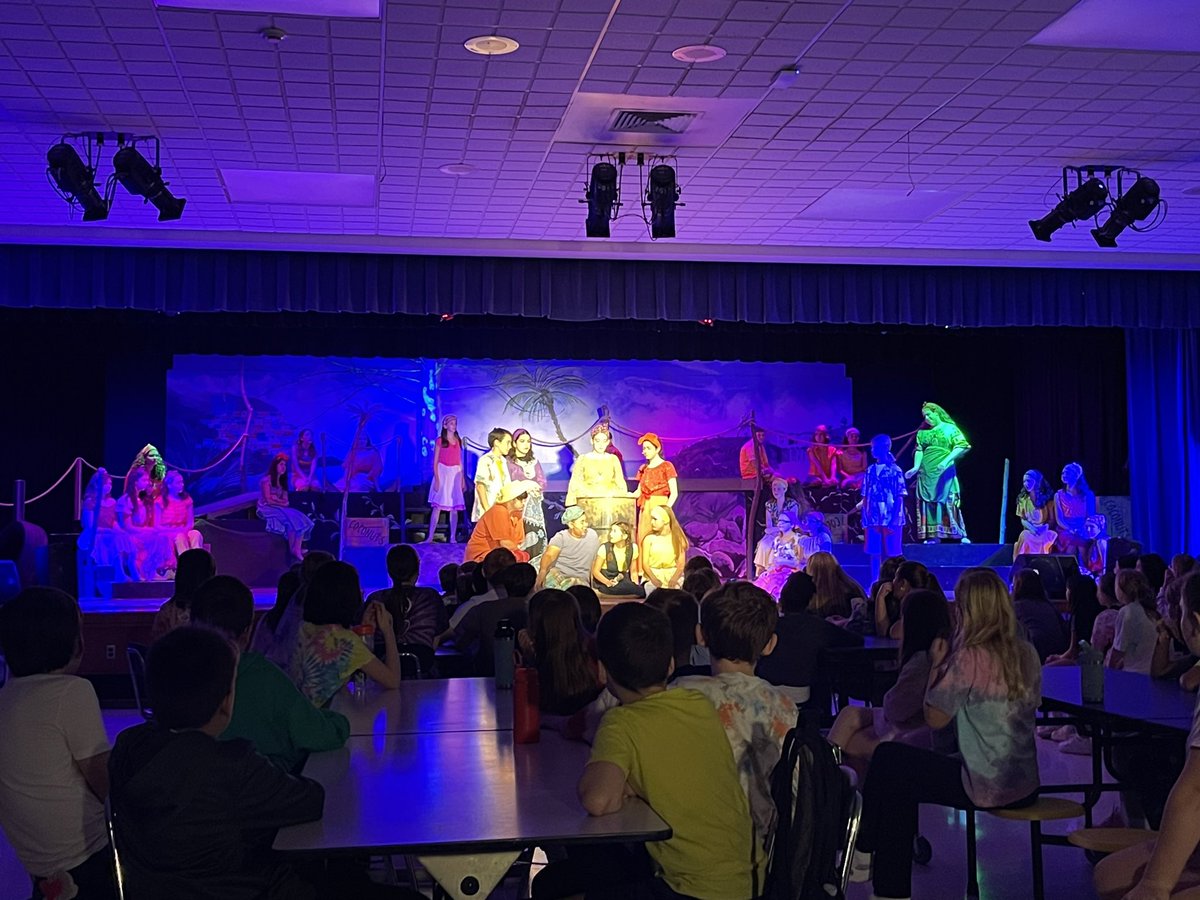 WGMSMusic's tweet photo. The cast and crew of “Rudolph” from WGIS checking out the cast and crew of “Once on this Island” at CMS! Thanks for having us! #musical #drama #shows https://t.co/nM0Wx0NqZ2