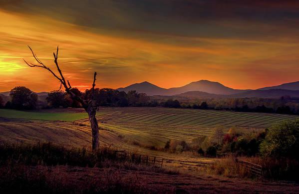 nbrandsberg's tweet photo. Heavenly Virginia Blue Ridge Peaks of Otter Landscape sunset views available here:  
https://t.co/7ApgRTxLmQ… 

#forestvirginia #forestva #peaksofotter #blueridgemountains #blueridgesunset #lynchburg #lynchburgvirginia #lynchburgva #bedfordcounty #bedfordva  #AYearforArt https://t.co/LpmjBR5Kkz