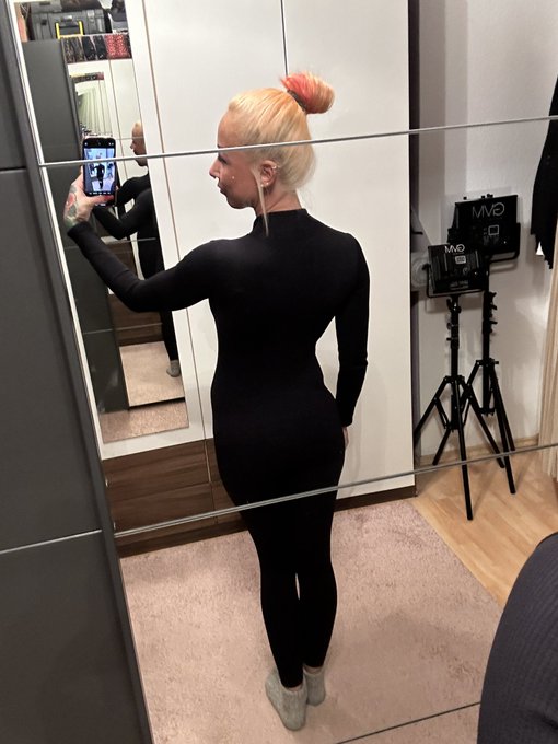 Voll chillig dieser Overall 😋  Thx an Mr.  T. 🥰  Und nix gegen meine sexy Socken 😂  Ich w&uuml;nsche euch