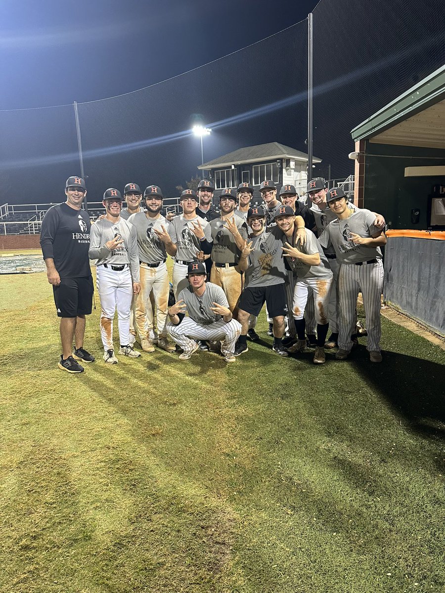 HendrixBaseball's tweet photo. Team Hopkins takes home the championship last night in our fall World Series double elimination bracket. After dropping the first game of the tournament to Team Bland, Team Hopkins went on to defeat Team Bland and Team Silva twice to win it. #RollDrix https://t.co/qa2AbCtJcm
