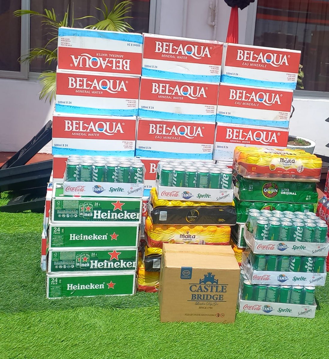 NIBGHANA's tweet image. A team from National Investment Bank (NIB) led by Managing Director, Mr Samuel Sarpong and Deputy Managing Director , Mr Tweneboa Kodua Fokuo at the final funeral rites of the late Ga Manye, Naa Dedei Omaedru III.
#NIB
#courtesycall
#OurCondolences
#NIBYourbusinessisourbusiness