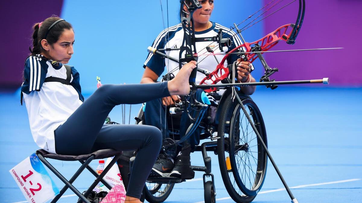 No arms, no problem. Sheetal Devi, a 16-year-old archer from Jammu, defied all odds and won two gold medals in the Asian Para Games. She is the first Indian woman to achieve this feat 💪🏆
#Paralympics #paralympicgames #sheetaldevi #archery