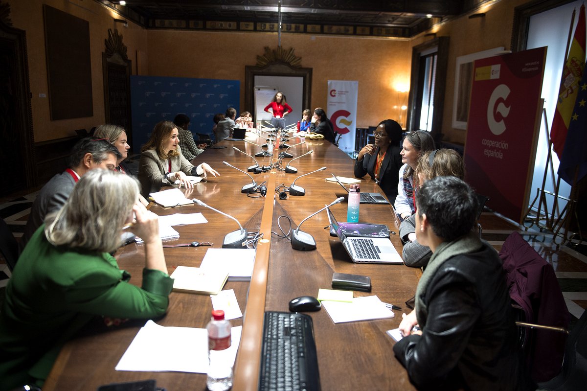 AECID_es's tweet image. Nuestro director, @anton_leis, clausura el Encuentro Anual 2023 #DevCom del @OECD_Centre, que por primera vez hemos acogido en la #AECID.

Comunicadores 🗣️de la #cooperación de los principales países donantes y orgs. multilaterales han compartido buenas prácticas y retos comunes.