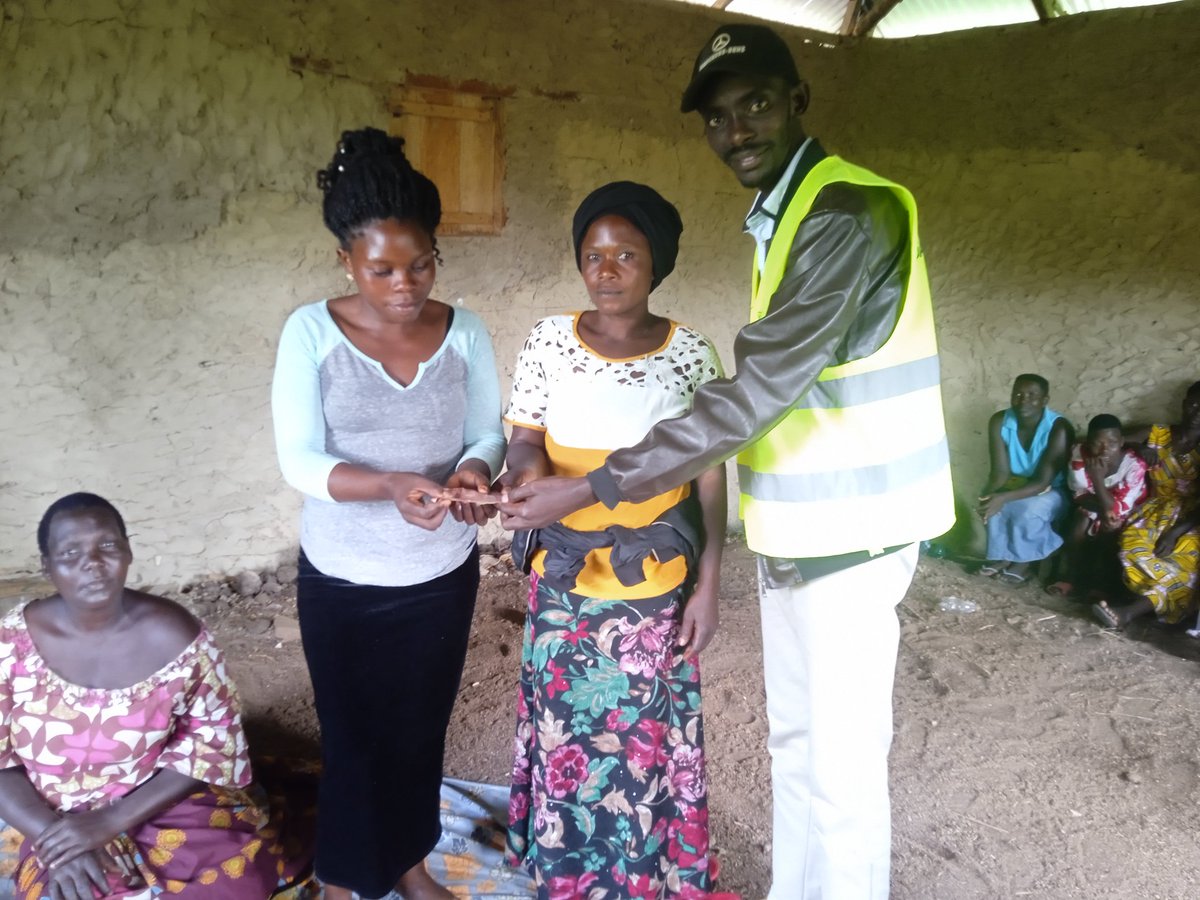 Development Foundation for Rural Areas (@defora_ug) on Twitter photo Women empowerment in form of  seed capital provision benefiting 818 people living in refugees and host communities of Kyegegwa District.
Some of the beneficiaries taking their share at the end of the 2nd saving Cycle Women empowerment in form of  seed capital provision benefiting 818 people living in refugees and host communities of Kyegegwa District.
Some of the beneficiaries taking their share at the end of the 2nd saving Cycle