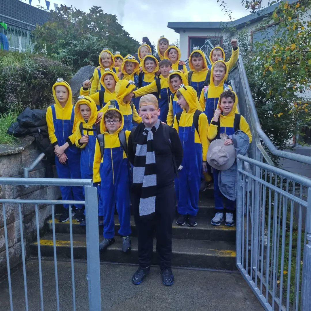 Thank to you to pupils and parents who participated in our annual Spooky Stroll to School this morning. This walking initiative is in conjunction with our Green School's Committee. It was great to see so many witches and wizards walking to school! 🧙🏼‍♀️ 🧙‍♂️ ♻