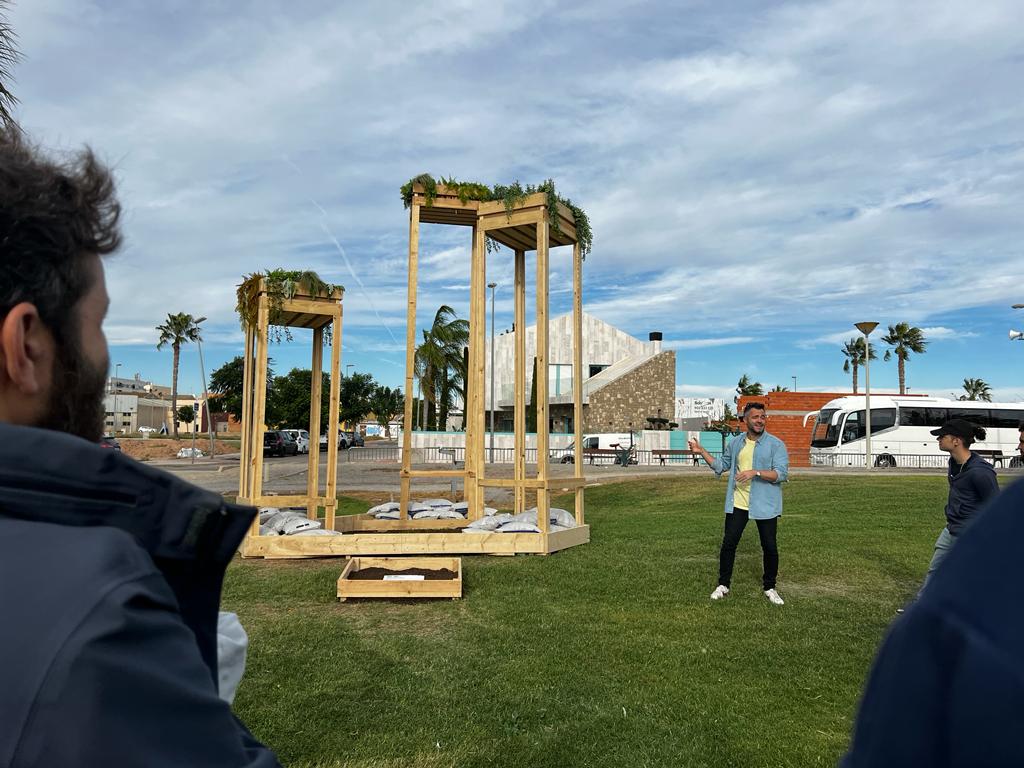 OBRA: L'HORT INACCESSIBLE

Autoria: The Revolution + Manolo García
Ubicació: Albalat dels Sorells
El preu dels productes bàsics cada vegada està més elevat i les famílies cada vegada tenen més difícil el seu accés per la constant inflació.

Fins al 5 de novembre pots visitar-la!