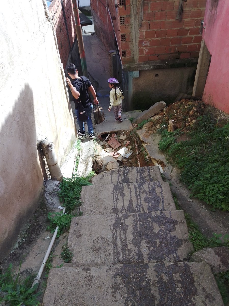 Buenos días <a href="/JoseVRangelA/">José Vicente Rangel A</a>
<a href="/GabrielaEsSucre/">Gabriela Chacon</a> <a href="/HectoRodriguez/">Héctor Rodríguez C.</a>
Ayudemos a la comunidad 17 de Diciembre sector 1 necesita una escalera 🪜 urgente La Dolorita 🆘🆘⛑️🆘⛑️
<a href="/yami2336/">yami3020</a>
<a href="/feentidios35/">Ángela Ávila 🐬</a>
<a href="/Clauditavolvio/">🌴💦 Claudia 💦🌴</a>
<a href="/edalge/">@edalge</a>
<a href="/AndroEnrique_59/">Andro_Enrique</a>
<a href="/YeliRegreso/">Yeli🤩</a>
<a href="/GSE_CHAVEZ4F/">GSE_CHAVEZ4F #TROPA</a>
#DiálogoConvivenciaYPaz