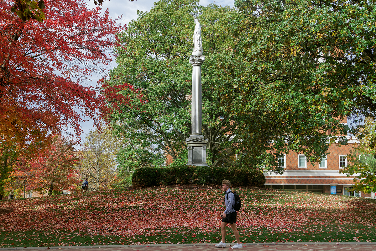 daymag's tweet photo. In our opinion, Fall is just the best. We have our reasons. πππ #FlyerEye πΈ: Shravanth Reddy Reddy '24 https://t.co/tVDyl5KFEo