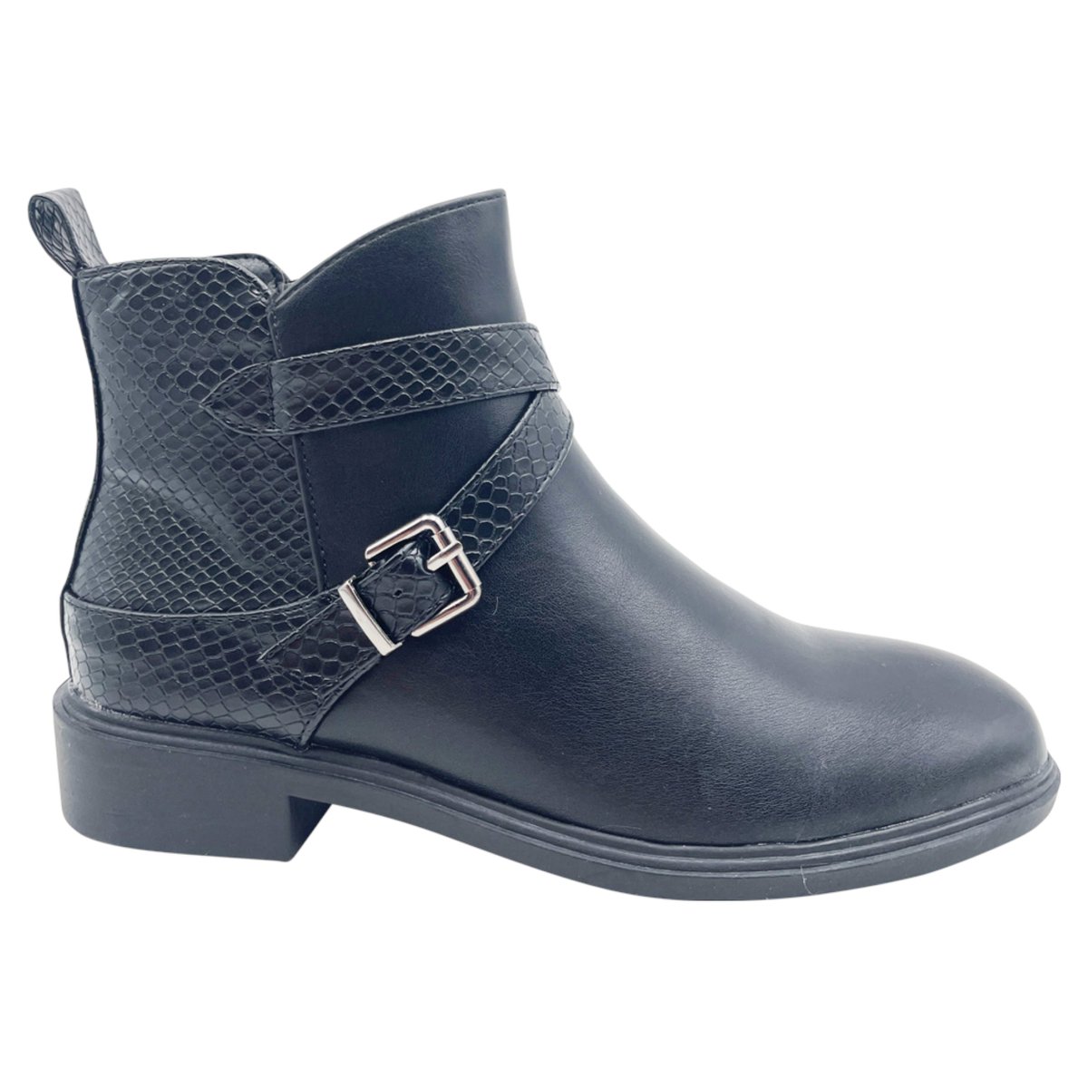 rentoes's tweet photo. New Stylish Boots Arrived. This boot features the croc skin pattern on the back of the shaft and a silver buckle across it. Such a simple and trending style must be a new favourite item in ladies' wardrobes. Shop now: https://t.co/5AXXQDTFfk

#wholesale#boots#WinterShoes https://t.co/9r68iS1ZVA