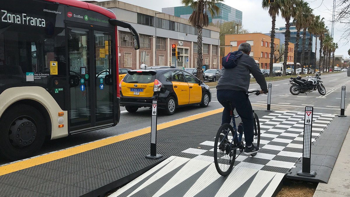 ziclasolutions's tweet image. The Pointer® delineator has a retroreflective stripe that can be customized in various colors or integrated with traffic signs to meet the requirements of each city. Know more about the Pointer® delineator at eu1.hubs.ly/H05YY660
#completestreets #greentech #ecodesign