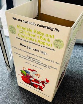 WFlibraries's tweet image. 🎄 #AiredaleLibrary has proudly become a drop-off point for Airedale Baby and Children&apos;s Bank!
They&apos;re collecting donations for 0-16 year olds; including toys and toiletries!
Please drop off any donations in the box at the library!
#Christmas #AiredaleBabyandChildrensBank
