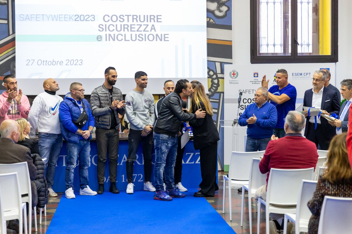 Consegnati oggi gli attestati ai 9 detenuti che, nell'ambito del progetto con il Carcere di Opera,  hanno frequentato il corso per la mansione di manovale in #edilizia.
Sono ora pronti per lavorare nei #cantieri delle nostre imprese e iniziare un nuovo capitolo della loro vita.