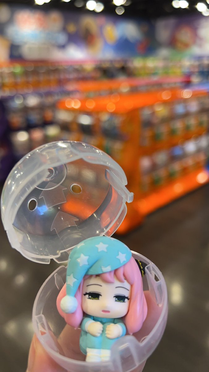 SaplingSam's tweet image. I got a sleepy Anya at the gacha machines today