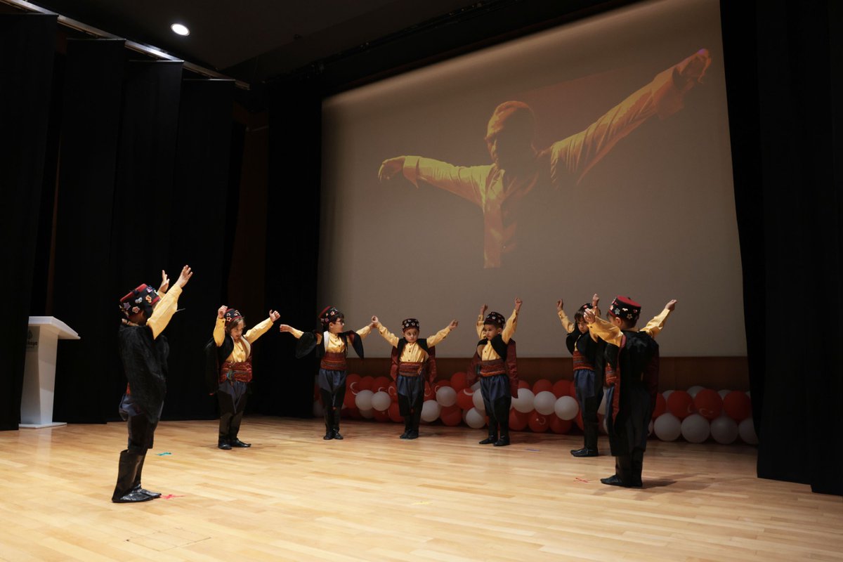 cankayabelediye's tweet photo. Cumhuriyet kahramanları Doğan Taşdelen Çağdaş Sanatlar Merkezimizde...

Kreşlerimiz,  ''Atatürk'ün Çocukları Cumhuriyet Yolunda'' etkinliği ile bizleri Cumhuriyet tarihimizin kahramanları ile buluşturdu.

#Cumhuriyet100Yaşında🇹🇷 https://t.co/x1ptuqwIOK