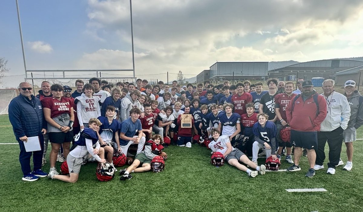 One game left vs good Standley Lake team, but it was great that our AD Matt Heckel ⁦<a href="/DRHS_Athletics/">DakotaRidgeHS_Athletics</a>⁩ came down before practice to present the Jeffco 4A League Champions plaque to our players.  Great group of young men and great coaches