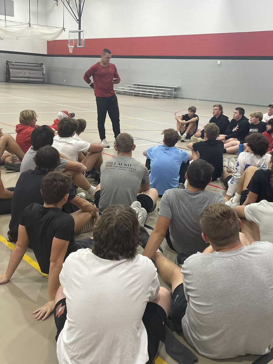 Week 11 playoff preparation. Locked in. 
<a href="/McLane_Ryan/">𝙍𝙮𝙖𝙣 𝙈𝙘𝙇𝙖𝙣𝙚 ☘️</a>, <a href="/jake_nier/">Jake Nier</a> <a href="/GarrettStover2/">Garrett Stover</a> addressing the team and loved the messages. This is a special place and team. Let’s go Eagles!