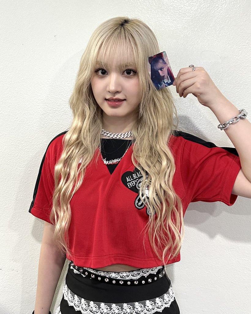 IVEstarship's tweet photo. 📸
IVE x Choonsik
Badchoon (@Choonsik_diary)

Pretty IVE, 그리고
Little Choonsik의 만남! 🐈‍⬛🎀

귀여움에 사랑스러움이 더해져
더 빛을 발하지 💕

#IVE #아이브
#1stEP #IVEMINE
#Eitherway #OfftheRecord #Baddie
#choonsik #badchoon #춘식 #배춘 
#카카오프렌즈 #kakaofriends https://t.co/4VGQ8okgdK
