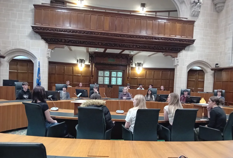 ashtonsixthform's tweet photo. A2 students studying Politics recently went on a trip to London! This annual trip allowed students to see the key aspects of UK politics, including The Supreme Court, Westminster Abbey, Houses of Parliament and Downing Street. https://t.co/VN8yoDXjw3