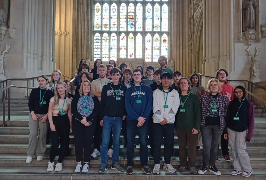 ashtonsixthform's tweet photo. A2 students studying Politics recently went on a trip to London! This annual trip allowed students to see the key aspects of UK politics, including The Supreme Court, Westminster Abbey, Houses of Parliament and Downing Street. https://t.co/VN8yoDXjw3