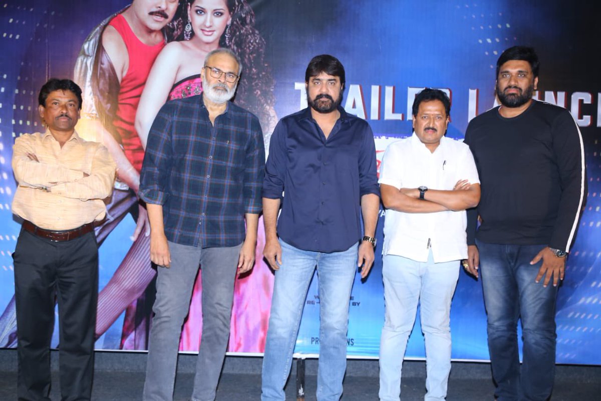 IamManoharRoyal's tweet photo. Megastar @KChiruTweets Garu’s re-release trailer of the cult classic #ShankarDadaMBBS 🩺 was launched in a grand ceremony by mega brother @NagaBabuOffl Garu & our ATM @actorsrikanth Garu 

Grand theatrical re-release on November 4th via Ashwin Kumar under #MegaProductions 🤩
ICYMI ▶️ https://t.co/MTnlbzadg5

#PawanKalyan Garu ‘s special appearance
#ShankarDadaMBBSOnNov4th
@iamsonalibendre #PareshRawal #PanjaVaisshnavTej #JayanthCParanji @thisisdsp #ParuchuriGopalaKrishna #RaviShankarPrasad
@PROSaiSatish @adityamusic
 #TeluguFilmNagar