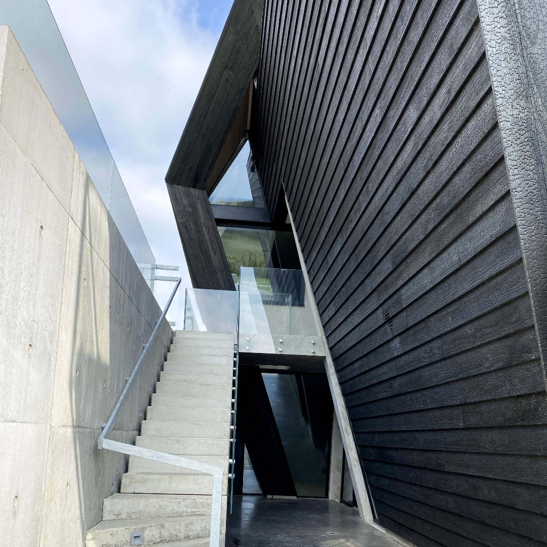 🍂 Spooky October meets architectural magic in a sustainable Swedish home. Accoya wood turned enchanting black with Shou Sugi Ban by Zwarthout. Photography: AGAB 🏡🌲🖤

Learn more: accoya.com/project/villa-…  

#SustainableDesign #AccoyaWood #ShouSugiBan #SpookyOctober