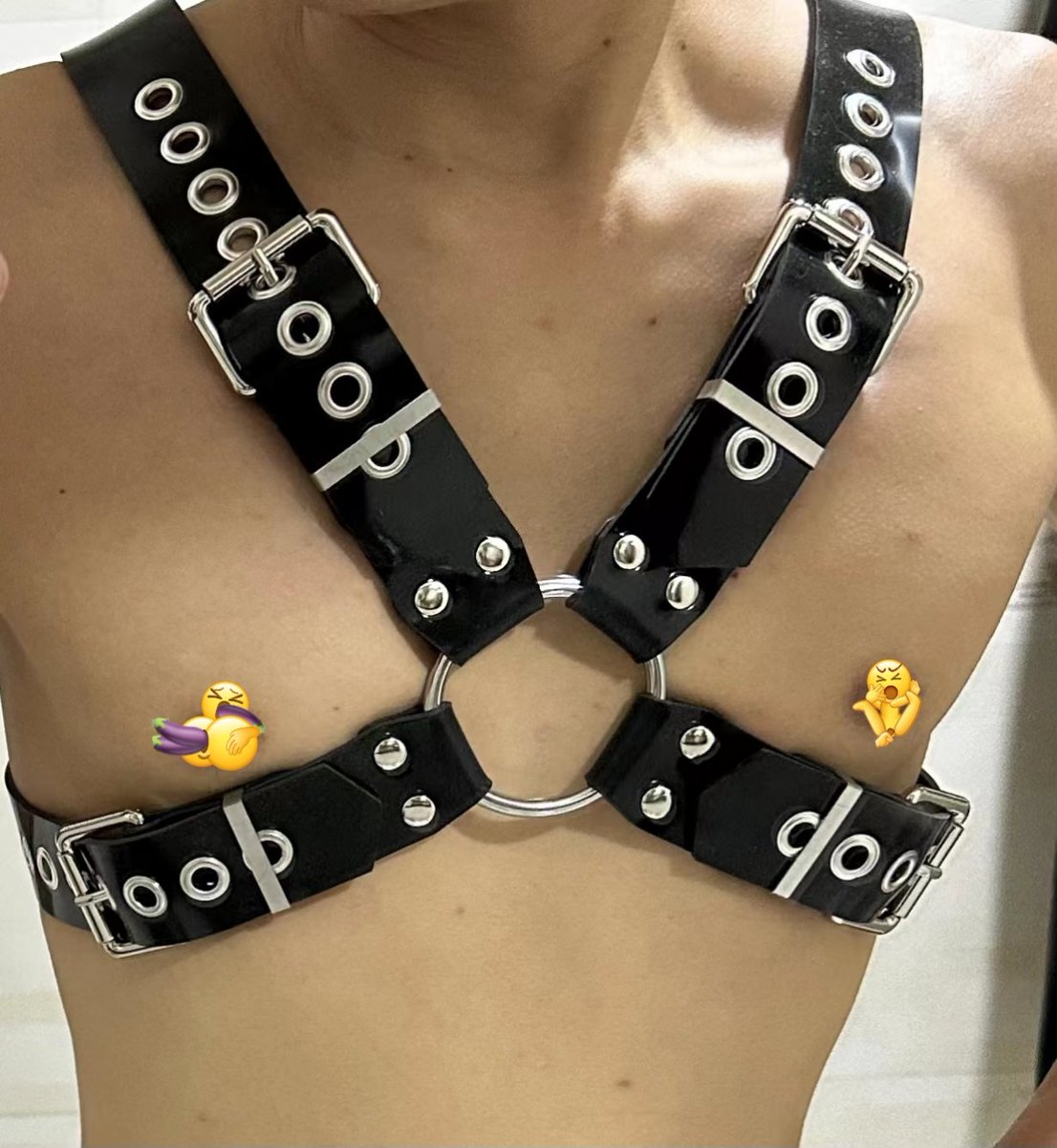 🥳🥳🥳一年一度的爽十一来临啦，大家做好准备冲～优惠多多，福利满满

关注店铺并转发本条推文，我们将会在11/11 晚上11:11抽取2位宝贝获得店铺新品：新款胸带😏😏

10/20--10/26下单的用户亦可享受85折，在确认收货之后联系客服退差价