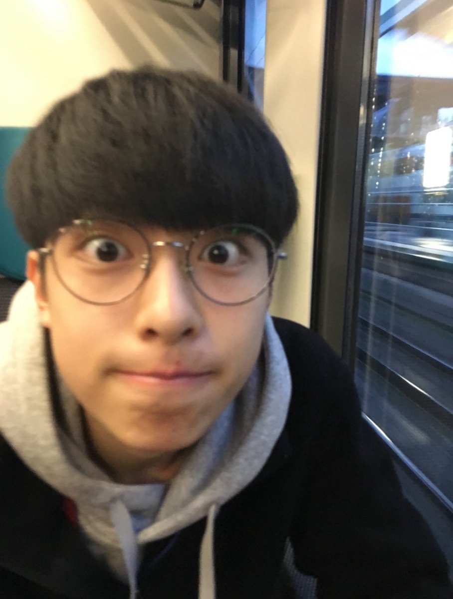 gaon_bbl's tweet photo. 🐥💭• 27/10/23 • 9:59pm

📸 

high school g a o n.. in the europe’s train..

when he grows up he becomes the guitarman of X d i n a r y H e r o e s https://t.co/5q2KEC6ChN