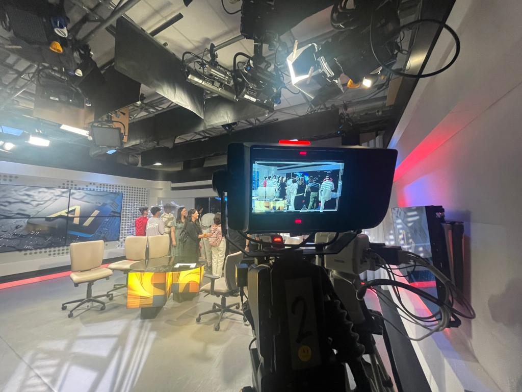 migratory_birds's tweet photo. 📺The Migratory Birds at the Parliament Channel!
🙏Many thanks to journalist @IANDROULAKI  and director Christiana Trumpeta for their hospitality!
🗞️The «Young Journalists» program is implemented by the Network for Children's Rights with the support of @UNHCRGreece https://t.co/h856q0CPt2