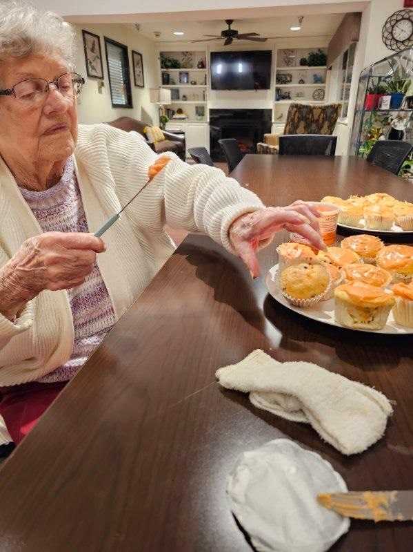RiverOaksHC's tweet photo. Some very creative residents love to bake and have ceramics classes! Join us today for our artisans opportunities. #TrilogyCreates https://t.co/xCqnh7crUQ