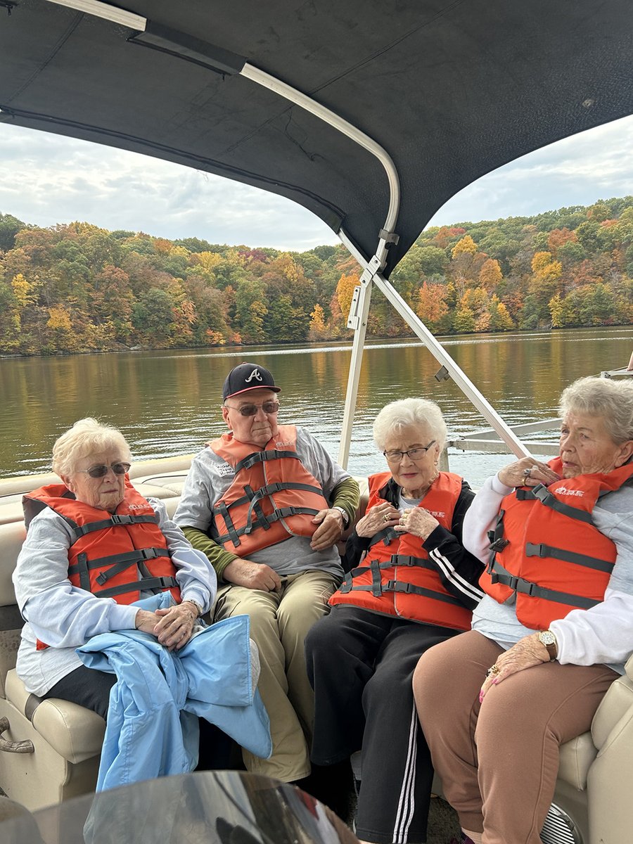 RiverOaksHC's tweet photo. This week we took a adventure outing to Bradford Woods and rode a pontoon boat! #InspiredLiving#Trilogy
#SouthwestTrilogy
#BradfordWoods https://t.co/Ql47MZ1NB1