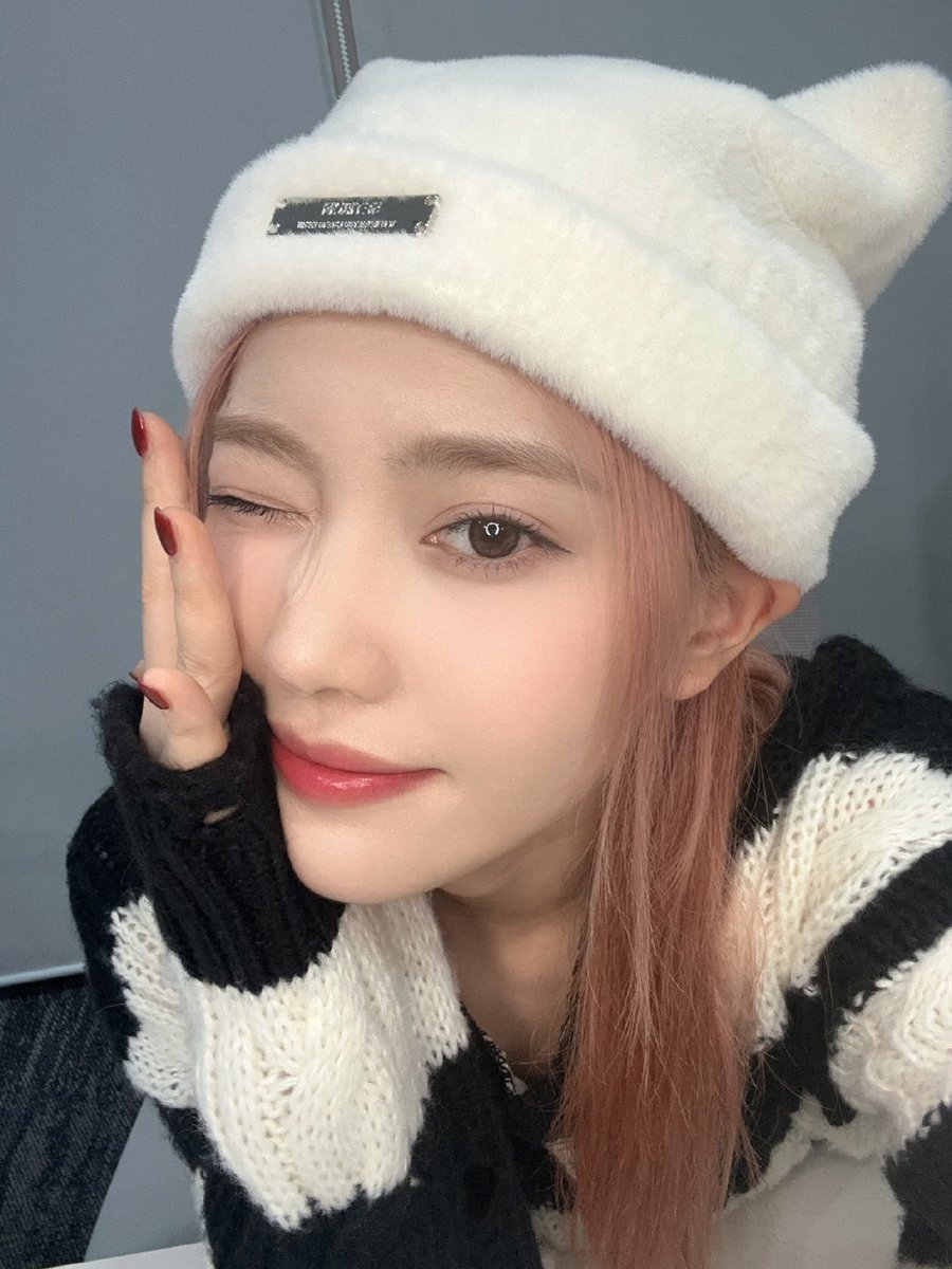 xiazoting's tweet photo. i’m certain that thou dost also scent that by rationale of our meeting, mirth shall eternally be present. surely, i’m filled with great glee to submit myself festoon with a adorbs headpiece whilst i possess moments of leisure. ♡̷̷ https://t.co/p2Sn7nldIK