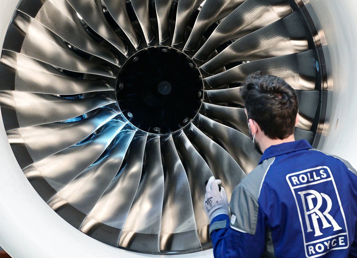 Rolls-Royce eyes India for its next MRO facility, signaling a potential game-changer for the country's booming aviation sector. Could this be the tipping point for India's MRO market?

Read more: aviationforaviators.com/2023/10/27/rol…

#RollsRoyce #MRO #IndiaAviation  #aviation #india