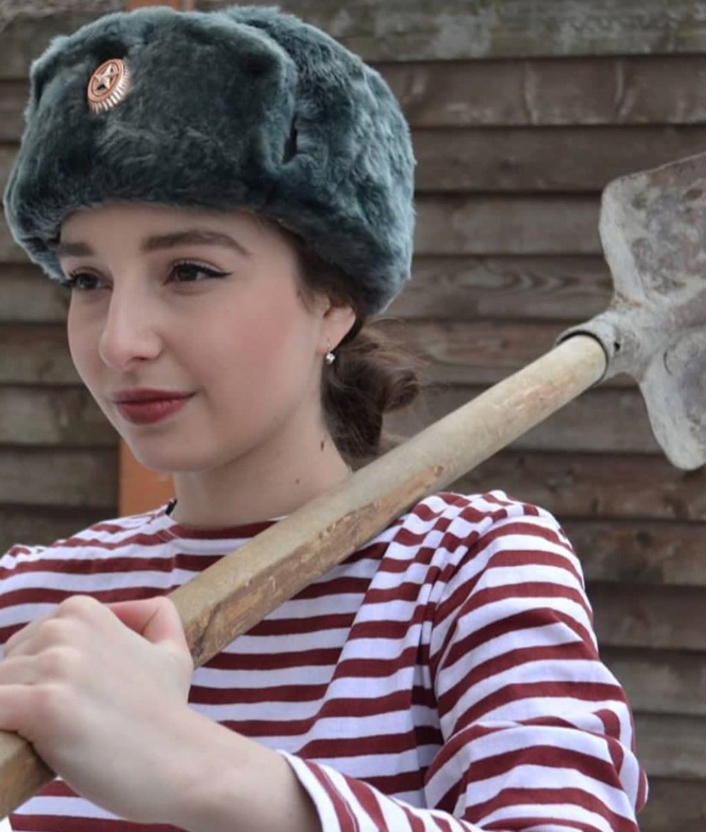 إذا سألني أحفادي أو أولادي يوماً ما عن الخيانة وقلة الشرف : سأروي لهم أن مهاجرين هربوا من الاضطهاد في أوروبا وجاؤوا إلى فلسطين حفاة عراة القمل يأكل رؤوسهم، أحسن إليهم شعب فلسطين ثم تلقوا دعم بريطاني وانقلبوا على الذين أحسنوا إليهم وقتلوهم بل وصل بهم العهر بالإدعاء بمليكة الأرض