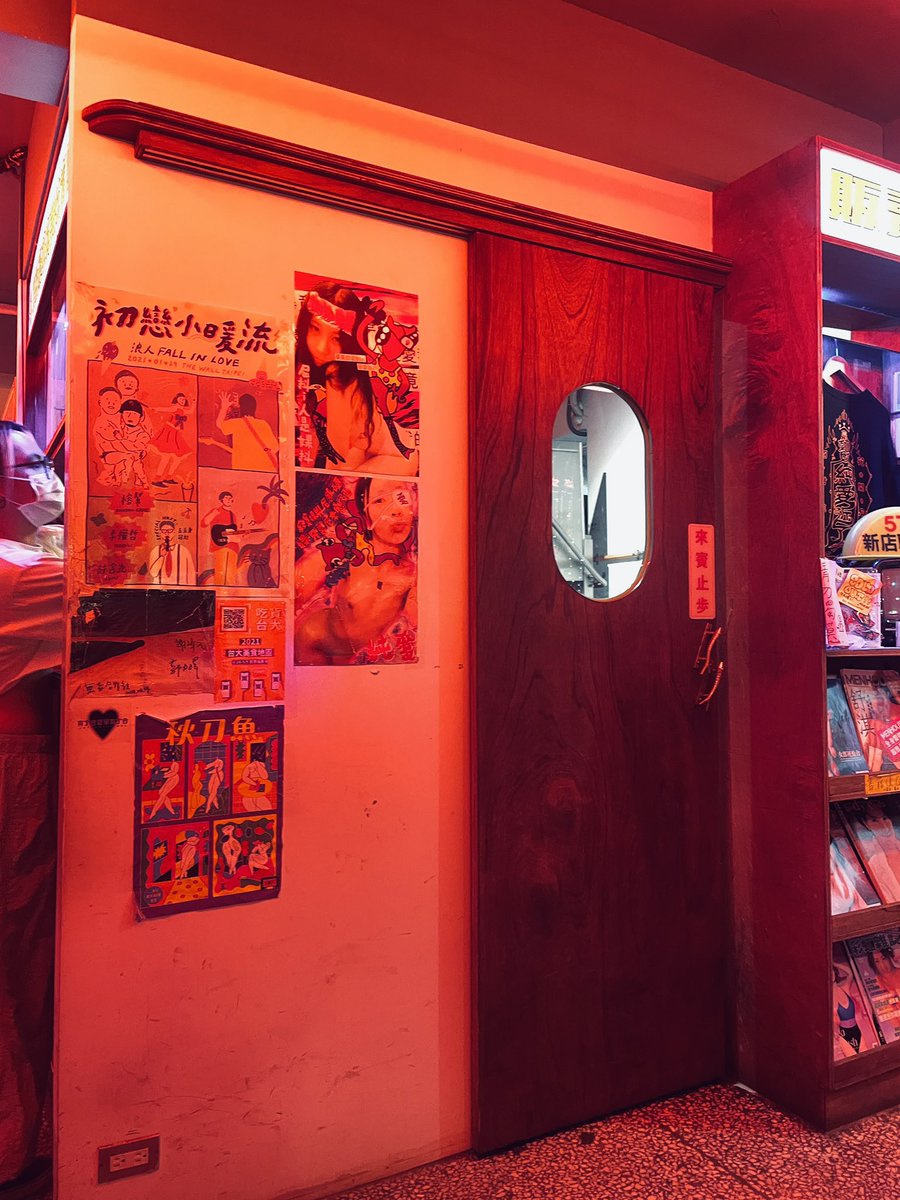 這個酒館很適合辦萬聖節🎃派對🎉！
#Halloween 
#1989TaylorsVersion 
#萬聖節 https://t.co/sRAk2AzF3O