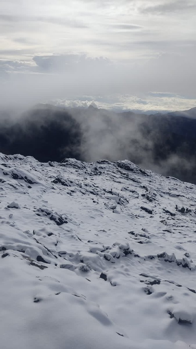 #FelizViernes les regalo estas hermosas fotos que muestran un pequeña parte de la megadiversidad en Venezuela, gran nevada en la ultima estación del Sistema de Teleféricos <a href="/Mukumbari/">Mukumbarí</a>, Pico Espejo, en Mérida.

¿Ya conoces la nieve en Venezuela?

<a href="/NicolasMaduro/">Nicolás Maduro</a> 
#DefiendeTuEsequibo