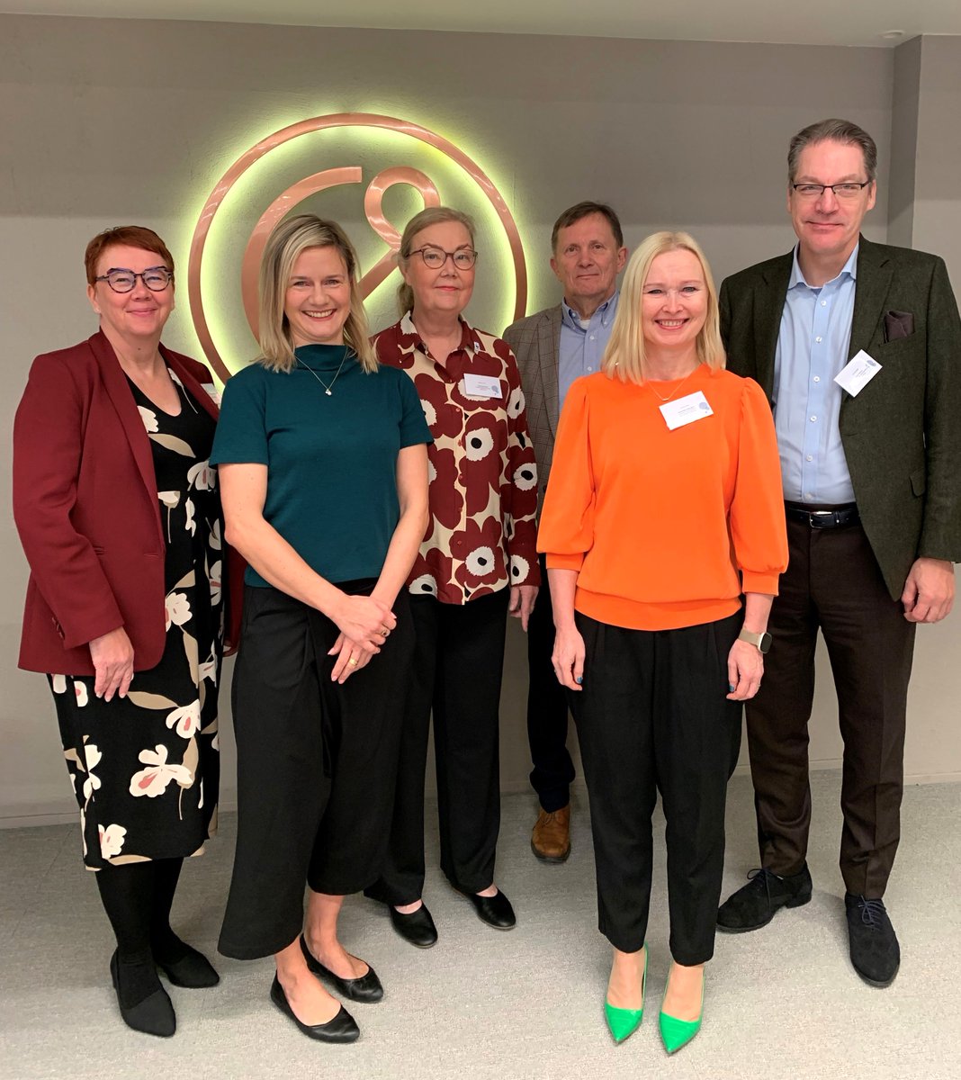 Omistajilla on merkittävä vastuu edellyttää yhtiöiltä vastuullisuutta, ja yhtiöiden hallitukset ovat avainroolissa vastuullisuuden edistämisessä, totesin <a href="/DIF_Finland/">Directors' Institute Finland</a> tilaisuuden paneelissa. Kerroin myös <a href="/valtionomistus/">VNK omistajaohjaus</a> ESG-odotuksista ja -toimista. Kiitos aamusta myös <a href="/CastrenS/">Castrén & Snellman</a>!