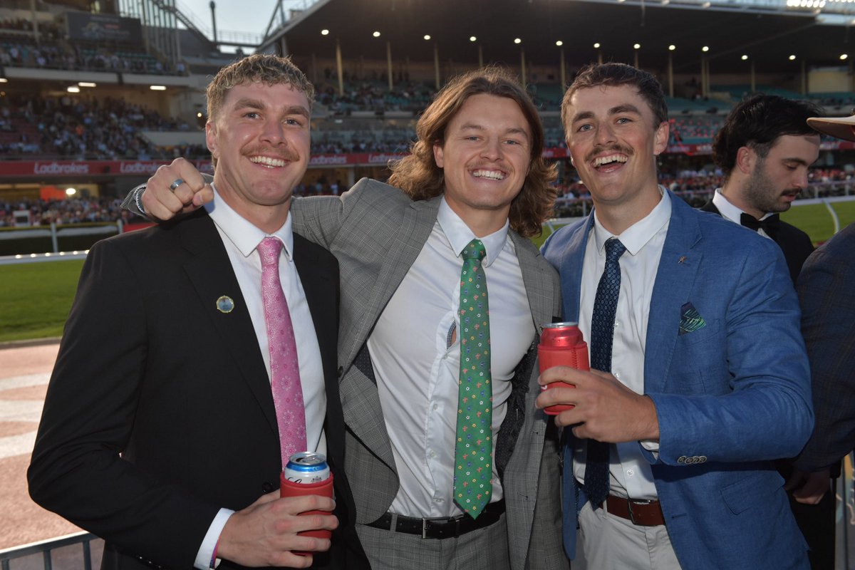 TheValley's tweet photo. Ladbrokes Cox Plate Eve ambassador Jack Ginnivan was living his best life trackside tonight π
#SpringAfterDark #LEGENDARY https://t.co/CqyK6ho2HB