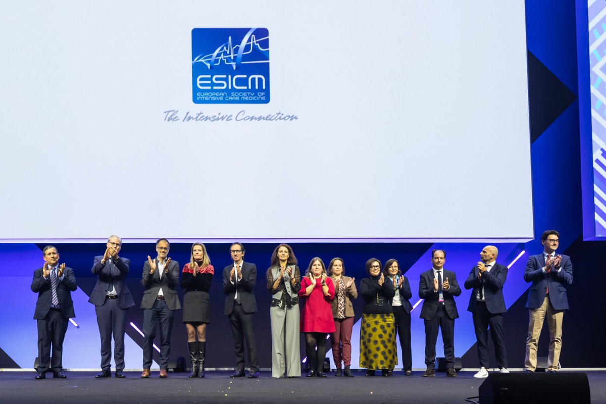 semicyuc's tweet photo. Ricard Ferrer ha finalizado su mandato como Tesorero y miembro del Comité Ejecutivo de la @ESICM en el fantástico Congreso #LIVES23 en Milán. El Dr. @ferrer_ricard ha manifestado que servir a la ESICM durante los últimos dos años ha sido tanto un privilegio como un honor, 👇 https://t.co/vJfkvBVs75