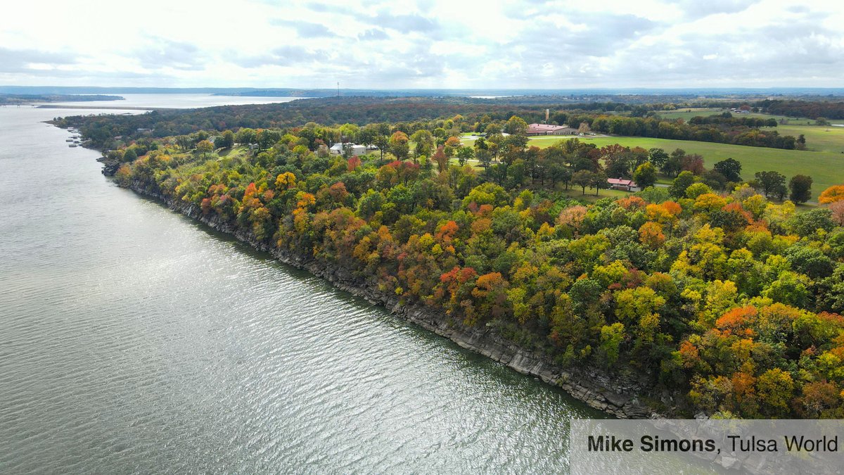 mikesimonsphoto's tweet photo. It's happening! #fallfoliage #wagoner #oklahoma #lake #wagonerok https://t.co/nqZt8l3zhK