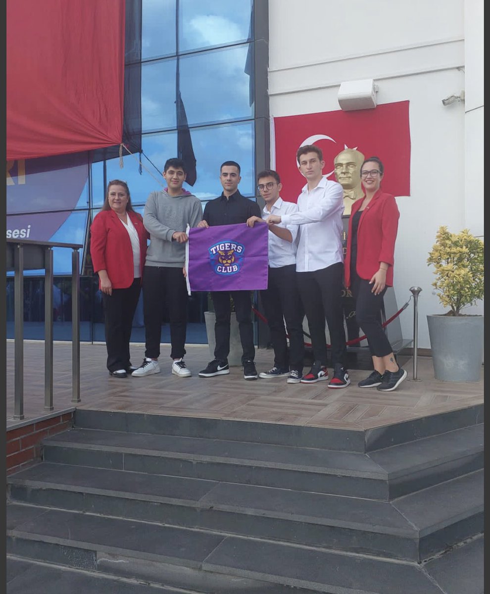 2022-2023 U-Tigers Club Başkan ve Başkan Yardımcımız bayrağı devretti. 2023-2024 U-Tigers Club Başkan ve Başkan Yardımcımıza Başarılar Dileriz.