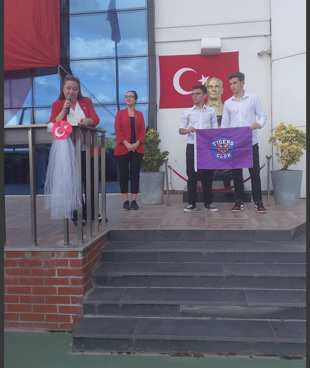 gzm_kurtulus's tweet photo. 2022-2023 U-Tigers Club Başkan ve Başkan Yardımcımız bayrağı devretti. 2023-2024 U-Tigers Club Başkan ve Başkan Yardımcımıza Başarılar Dileriz. https://t.co/FlmxD5PIC5