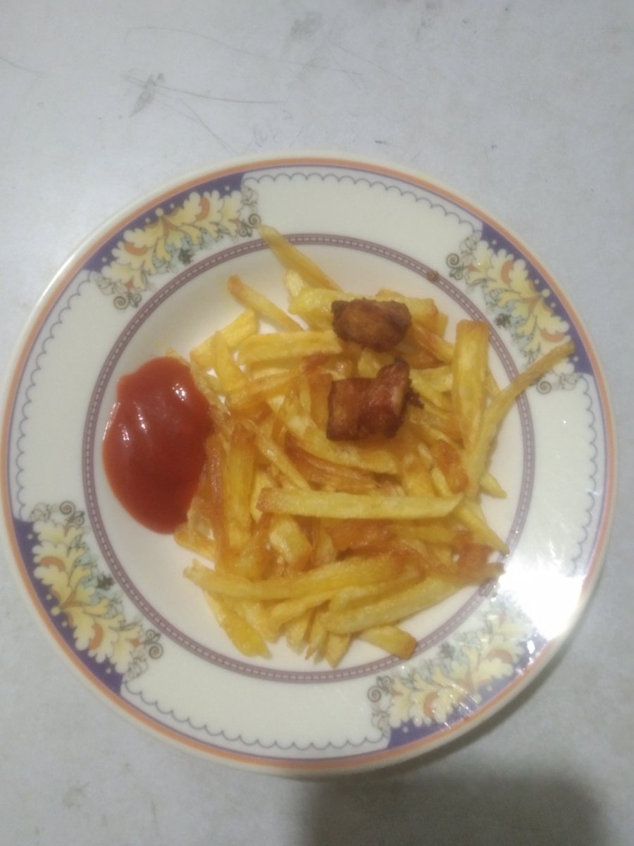 thtawhid75's tweet photo. I made a some French fry at home 😊 https://t.co/zPgiZyMaKV