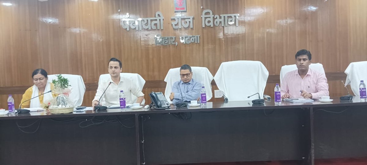 mopr_goi's tweet photo. Addl Secretary #MoPR also reviewed the status of Unspent Balance under #BRGF and requested to submit UC on priority basis. Review meeting was attended by Shri Anand Sharma, Director and officials of @PRD_BIHAR, all #DDCs &amp; #DPROs and Nodal Officers handling #PMVishwakarma Scheme. https://t.co/9faDkXf6sA