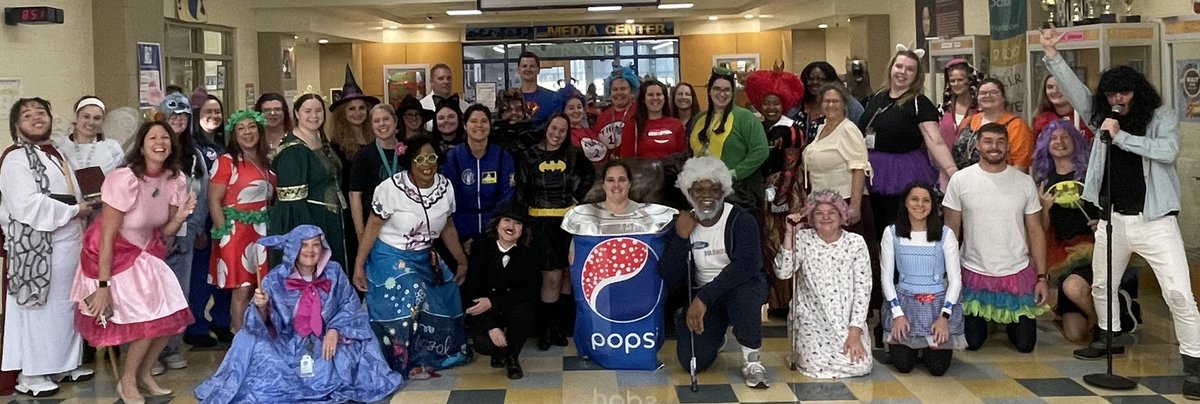MarleyMSAACPS's tweet photo. Students Dress a Staff Member! https://t.co/4dSRt7Uhuc