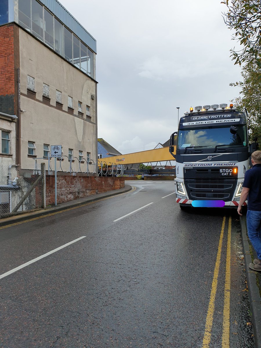 DorsetTraffic's tweet photo. Afternoon!

Thank you to the public or #EastDorset &amp; #poole for your patience as we assisted Spectrum Freight Ltd in moving these gantry cranes to thier new home this morning.

#abnormalload https://t.co/jCchPgoJSu
